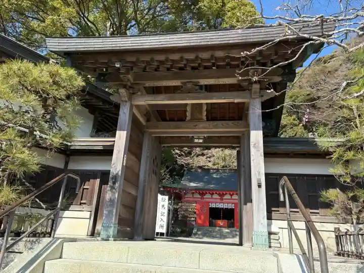 荏柄天神社の{uncategorized: "未分類", other: "その他", undefined: "問題あり", building: "その他建物", grave: "お墓", sacred_gate: "鳥居", guardian: "狛犬", statue: "像", buddha: "仏像", history: "歴史", nature: "自然", garden: "庭園", animal: "動物", pagoda: "塔", temizu: "手水舎", mountain_gate: "山門・神門", sanctuary: "本殿・本堂", subordinate: "末社・摂社", art: "芸術", scenery: "景色", jizo: "地蔵", ema: "絵馬", goshuin: "御朱印", omikuji: "おみくじ", items: "授与品その他", amulet: "お守り", goshuincho: "御朱印帳", eats: "食事", festival: "お祭り", votive_dance: "神楽", shichigosan: "七五三参", wedding: "結婚式", experience: "体験その他", initially: "初詣", around: "周辺", anti_infection: "感染症対策"}