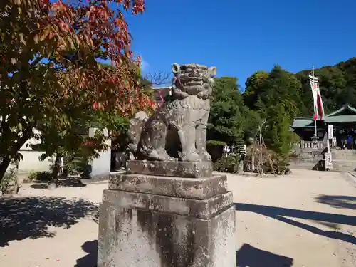 鶴羽根神社の狛犬