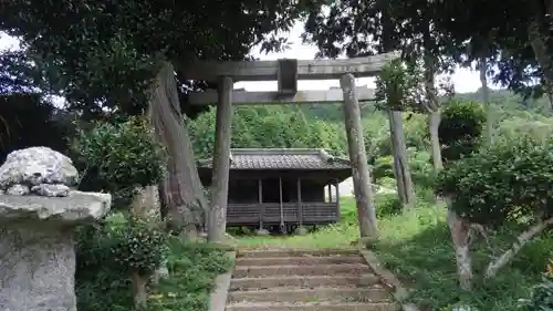 真南条下諏訪神社の鳥居