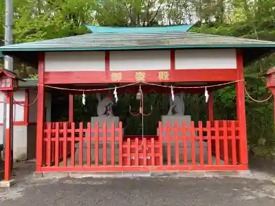 鼻顔稲荷神社の{uncategorized: "未分類", other: "その他", undefined: "問題あり", building: "その他建物", grave: "お墓", sacred_gate: "鳥居", guardian: "狛犬", statue: "像", buddha: "仏像", history: "歴史", nature: "自然", garden: "庭園", animal: "動物", pagoda: "塔", temizu: "手水舎", mountain_gate: "山門・神門", sanctuary: "本殿・本堂", subordinate: "末社・摂社", art: "芸術", scenery: "景色", jizo: "地蔵", ema: "絵馬", goshuin: "御朱印", omikuji: "おみくじ", items: "授与品その他", amulet: "お守り", goshuincho: "御朱印帳", eats: "食事", festival: "お祭り", votive_dance: "神楽", shichigosan: "七五三参", wedding: "結婚式", experience: "体験その他", initially: "初詣", around: "周辺", anti_infection: "感染症対策"}