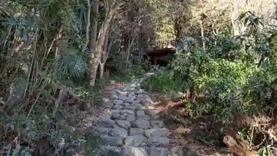 摩利支天堂の庭園