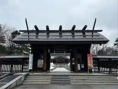 札幌護國神社の山門・神門