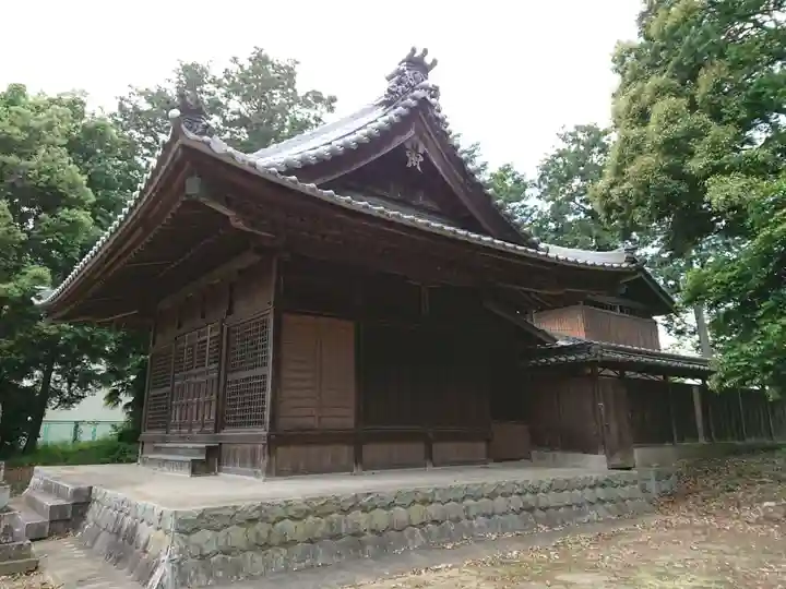 仲条新草社の本殿・本堂