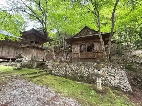 瑠璃寺の{uncategorized: "未分類", other: "その他", undefined: "問題あり", building: "その他建物", grave: "お墓", sacred_gate: "鳥居", guardian: "狛犬", statue: "像", buddha: "仏像", history: "歴史", nature: "自然", garden: "庭園", animal: "動物", pagoda: "塔", temizu: "手水舎", mountain_gate: "山門・神門", sanctuary: "本殿・本堂", subordinate: "末社・摂社", art: "芸術", scenery: "景色", jizo: "地蔵", ema: "絵馬", goshuin: "御朱印", omikuji: "おみくじ", items: "授与品その他", amulet: "お守り", goshuincho: "御朱印帳", eats: "食事", festival: "お祭り", votive_dance: "神楽", shichigosan: "七五三参", wedding: "結婚式", experience: "体験その他", initially: "初詣", around: "周辺", anti_infection: "感染症対策"}