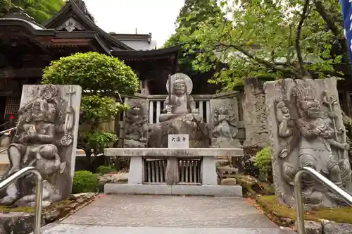 大窪寺の像