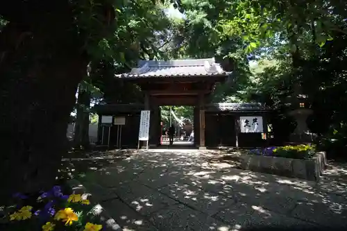 明王院（満願寺別院）の山門・神門