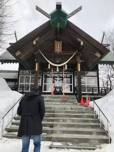 豊足神社の{uncategorized: "未分類", other: "その他", undefined: "問題あり", building: "その他建物", grave: "お墓", sacred_gate: "鳥居", guardian: "狛犬", statue: "像", buddha: "仏像", history: "歴史", nature: "自然", garden: "庭園", animal: "動物", pagoda: "塔", temizu: "手水舎", mountain_gate: "山門・神門", sanctuary: "本殿・本堂", subordinate: "末社・摂社", art: "芸術", scenery: "景色", jizo: "地蔵", ema: "絵馬", goshuin: "御朱印", omikuji: "おみくじ", items: "授与品その他", amulet: "お守り", goshuincho: "御朱印帳", eats: "食事", festival: "お祭り", votive_dance: "神楽", shichigosan: "七五三参", wedding: "結婚式", experience: "体験その他", initially: "初詣", around: "周辺", anti_infection: "感染症対策"}