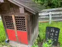 馬門の滝の祠のその他建物