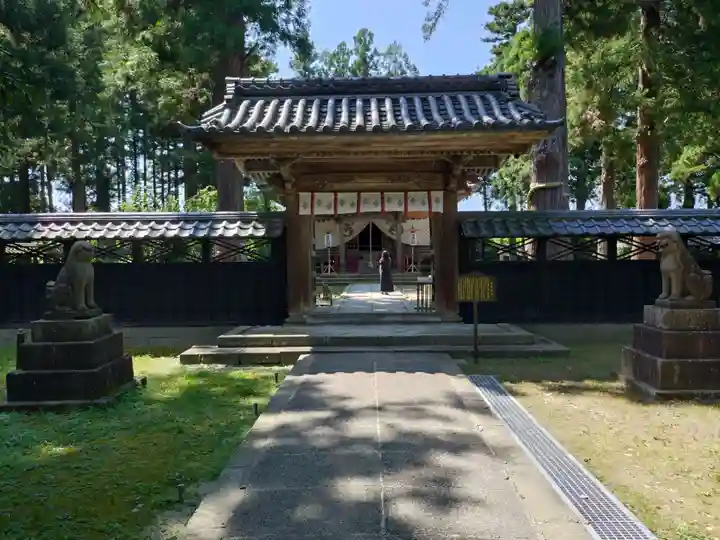 守りの神 藤基神社の山門・神門