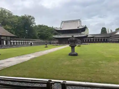瑞龍寺の{uncategorized: "未分類", other: "その他", undefined: "問題あり", building: "その他建物", grave: "お墓", sacred_gate: "鳥居", guardian: "狛犬", statue: "像", buddha: "仏像", history: "歴史", nature: "自然", garden: "庭園", animal: "動物", pagoda: "塔", temizu: "手水舎", mountain_gate: "山門・神門", sanctuary: "本殿・本堂", subordinate: "末社・摂社", art: "芸術", scenery: "景色", jizo: "地蔵", ema: "絵馬", goshuin: "御朱印", omikuji: "おみくじ", items: "授与品その他", amulet: "お守り", goshuincho: "御朱印帳", eats: "食事", festival: "お祭り", votive_dance: "神楽", shichigosan: "七五三参", wedding: "結婚式", experience: "体験その他", initially: "初詣", around: "周辺", anti_infection: "感染症対策"}