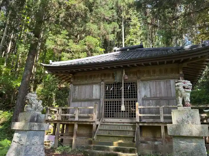十殿神社の{uncategorized: "未分類", other: "その他", undefined: "問題あり", building: "その他建物", grave: "お墓", sacred_gate: "鳥居", guardian: "狛犬", statue: "像", buddha: "仏像", history: "歴史", nature: "自然", garden: "庭園", animal: "動物", pagoda: "塔", temizu: "手水舎", mountain_gate: "山門・神門", sanctuary: "本殿・本堂", subordinate: "末社・摂社", art: "芸術", scenery: "景色", jizo: "地蔵", ema: "絵馬", goshuin: "御朱印", omikuji: "おみくじ", items: "授与品その他", amulet: "お守り", goshuincho: "御朱印帳", eats: "食事", festival: "お祭り", votive_dance: "神楽", shichigosan: "七五三参", wedding: "結婚式", experience: "体験その他", initially: "初詣", around: "周辺", anti_infection: "感染症対策"}
