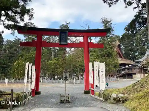 出羽神社(出羽三山神社)～三神合祭殿～の鳥居