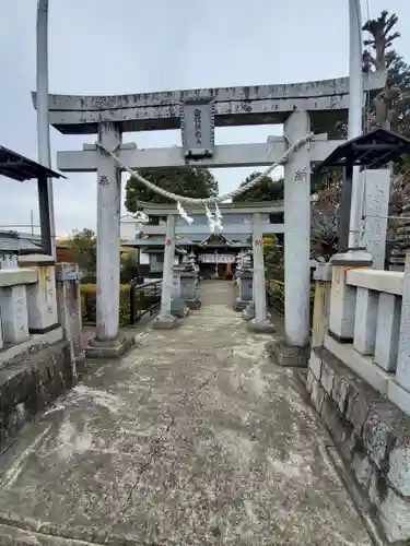 白蛇辨財天の鳥居