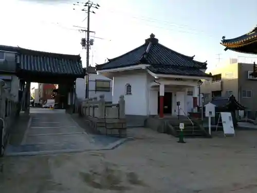 西大寺の山門