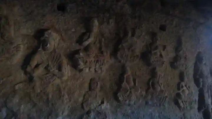 福真磨崖仏の仏像