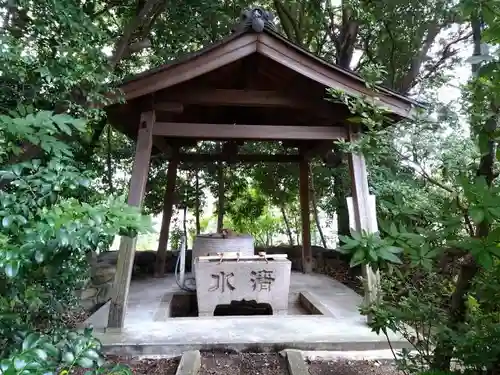 神明社の手水舎