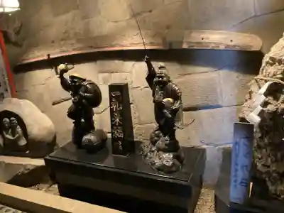 大山阿夫利神社の{uncategorized: "未分類", other: "その他", undefined: "問題あり", building: "その他建物", grave: "お墓", sacred_gate: "鳥居", guardian: "狛犬", statue: "像", buddha: "仏像", history: "歴史", nature: "自然", garden: "庭園", animal: "動物", pagoda: "塔", temizu: "手水舎", mountain_gate: "山門・神門", sanctuary: "本殿・本堂", subordinate: "末社・摂社", art: "芸術", scenery: "景色", jizo: "地蔵", ema: "絵馬", goshuin: "御朱印", omikuji: "おみくじ", items: "授与品その他", amulet: "お守り", goshuincho: "御朱印帳", eats: "食事", festival: "お祭り", votive_dance: "神楽", shichigosan: "七五三参", wedding: "結婚式", experience: "体験その他", initially: "初詣", around: "周辺", anti_infection: "感染症対策"}