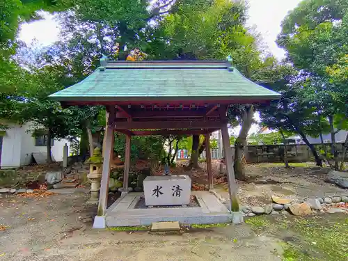 八幡社（市之久田）の手水舎