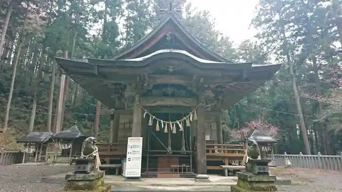 龍口神社の本殿