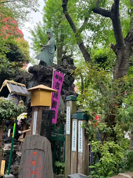 吉原神社の{uncategorized: "未分類", other: "その他", undefined: "問題あり", building: "その他建物", grave: "お墓", sacred_gate: "鳥居", guardian: "狛犬", statue: "像", buddha: "仏像", history: "歴史", nature: "自然", garden: "庭園", animal: "動物", pagoda: "塔", temizu: "手水舎", mountain_gate: "山門・神門", sanctuary: "本殿・本堂", subordinate: "末社・摂社", art: "芸術", scenery: "景色", jizo: "地蔵", ema: "絵馬", goshuin: "御朱印", omikuji: "おみくじ", items: "授与品その他", amulet: "お守り", goshuincho: "御朱印帳", eats: "食事", festival: "お祭り", votive_dance: "神楽", shichigosan: "七五三参", wedding: "結婚式", experience: "体験その他", initially: "初詣", around: "周辺", anti_infection: "感染症対策"}