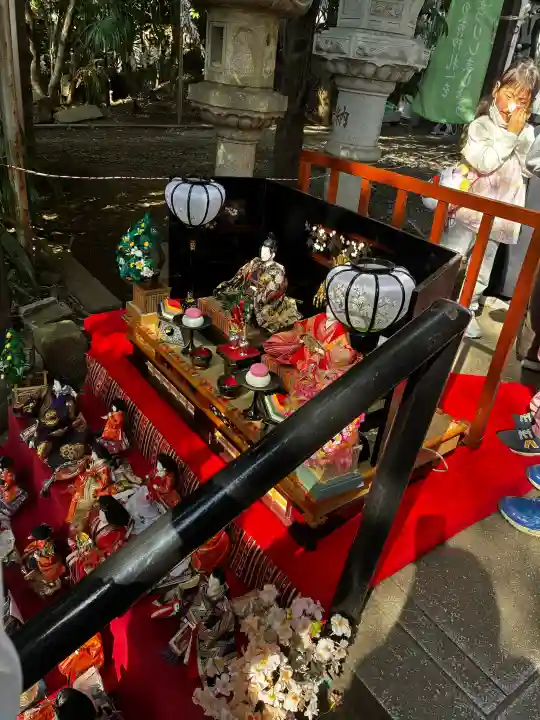 座間神社の{uncategorized: "未分類", other: "その他", undefined: "問題あり", building: "その他建物", grave: "お墓", sacred_gate: "鳥居", guardian: "狛犬", statue: "像", buddha: "仏像", history: "歴史", nature: "自然", garden: "庭園", animal: "動物", pagoda: "塔", temizu: "手水舎", mountain_gate: "山門・神門", sanctuary: "本殿・本堂", subordinate: "末社・摂社", art: "芸術", scenery: "景色", jizo: "地蔵", ema: "絵馬", goshuin: "御朱印", omikuji: "おみくじ", items: "授与品その他", amulet: "お守り", goshuincho: "御朱印帳", eats: "食事", festival: "お祭り", votive_dance: "神楽", shichigosan: "七五三参", wedding: "結婚式", experience: "体験その他", initially: "初詣", around: "周辺", anti_infection: "感染症対策"}