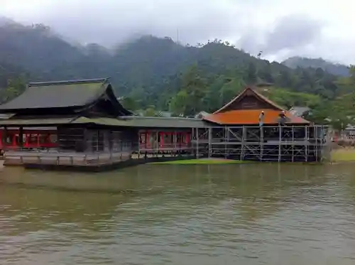 厳島神社の本殿