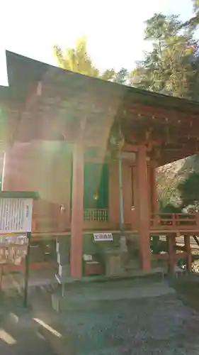 達谷西光寺の本殿