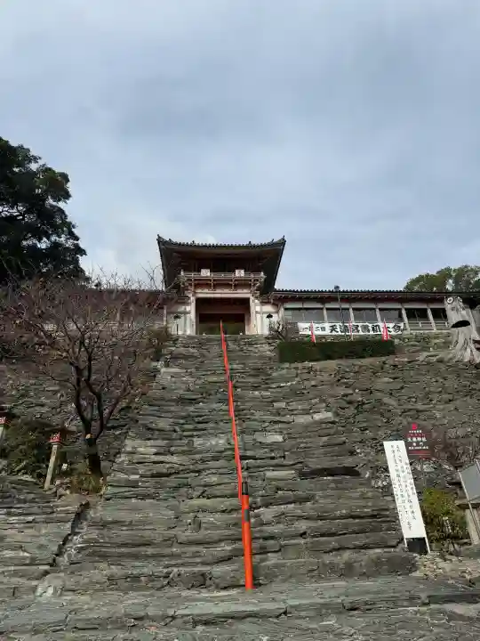 和歌浦天満宮の{uncategorized: "未分類", other: "その他", undefined: "問題あり", building: "その他建物", grave: "お墓", sacred_gate: "鳥居", guardian: "狛犬", statue: "像", buddha: "仏像", history: "歴史", nature: "自然", garden: "庭園", animal: "動物", pagoda: "塔", temizu: "手水舎", mountain_gate: "山門・神門", sanctuary: "本殿・本堂", subordinate: "末社・摂社", art: "芸術", scenery: "景色", jizo: "地蔵", ema: "絵馬", goshuin: "御朱印", omikuji: "おみくじ", items: "授与品その他", amulet: "お守り", goshuincho: "御朱印帳", eats: "食事", festival: "お祭り", votive_dance: "神楽", shichigosan: "七五三参", wedding: "結婚式", experience: "体験その他", initially: "初詣", around: "周辺", anti_infection: "感染症対策"}