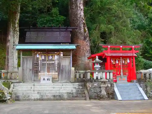 烏止野神社の建物その他