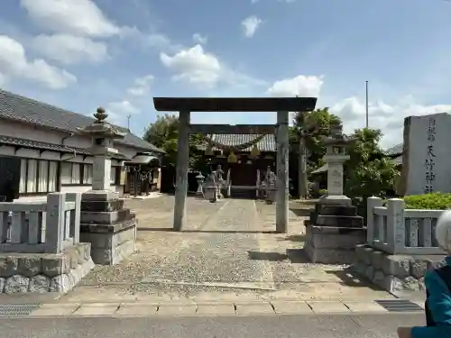 天竹神社の{uncategorized: "未分類", other: "その他", undefined: "問題あり", building: "その他建物", grave: "お墓", sacred_gate: "鳥居", guardian: "狛犬", statue: "像", buddha: "仏像", history: "歴史", nature: "自然", garden: "庭園", animal: "動物", pagoda: "塔", temizu: "手水舎", mountain_gate: "山門・神門", sanctuary: "本殿・本堂", subordinate: "末社・摂社", art: "芸術", scenery: "景色", jizo: "地蔵", ema: "絵馬", goshuin: "御朱印", omikuji: "おみくじ", items: "授与品その他", amulet: "お守り", goshuincho: "御朱印帳", eats: "食事", festival: "お祭り", votive_dance: "神楽", shichigosan: "七五三参", wedding: "結婚式", experience: "体験その他", initially: "初詣", around: "周辺", anti_infection: "感染症対策"}