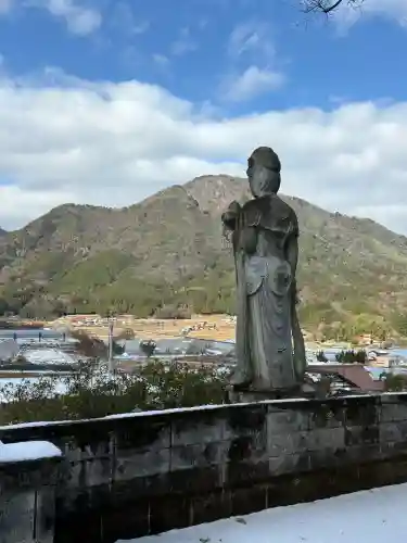 余勢城跡観音の{uncategorized: "未分類", other: "その他", undefined: "問題あり", building: "その他建物", grave: "お墓", sacred_gate: "鳥居", guardian: "狛犬", statue: "像", buddha: "仏像", history: "歴史", nature: "自然", garden: "庭園", animal: "動物", pagoda: "塔", temizu: "手水舎", mountain_gate: "山門・神門", sanctuary: "本殿・本堂", subordinate: "末社・摂社", art: "芸術", scenery: "景色", jizo: "地蔵", ema: "絵馬", goshuin: "御朱印", omikuji: "おみくじ", items: "授与品その他", amulet: "お守り", goshuincho: "御朱印帳", eats: "食事", festival: "お祭り", votive_dance: "神楽", shichigosan: "七五三参", wedding: "結婚式", experience: "体験その他", initially: "初詣", around: "周辺", anti_infection: "感染症対策"}