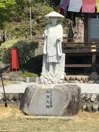 埼玉厄除け開運大師・龍泉寺（切り絵御朱印発祥の寺）の像