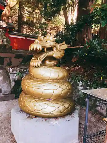 日光二荒山神社中宮祠の狛犬