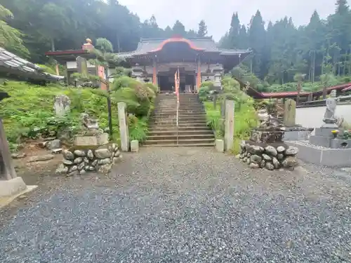 医王寺の本殿・本堂