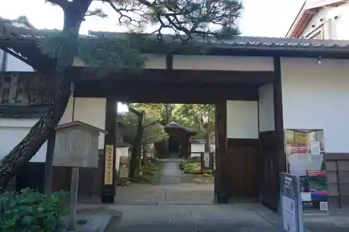 圓徳院の山門