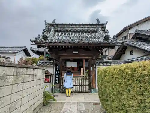 西照寺の山門