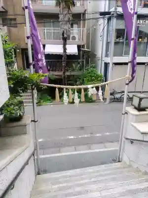出雲大社東京分祠の{uncategorized: "未分類", other: "その他", undefined: "問題あり", building: "その他建物", grave: "お墓", sacred_gate: "鳥居", guardian: "狛犬", statue: "像", buddha: "仏像", history: "歴史", nature: "自然", garden: "庭園", animal: "動物", pagoda: "塔", temizu: "手水舎", mountain_gate: "山門・神門", sanctuary: "本殿・本堂", subordinate: "末社・摂社", art: "芸術", scenery: "景色", jizo: "地蔵", ema: "絵馬", goshuin: "御朱印", omikuji: "おみくじ", items: "授与品その他", amulet: "お守り", goshuincho: "御朱印帳", eats: "食事", festival: "お祭り", votive_dance: "神楽", shichigosan: "七五三参", wedding: "結婚式", experience: "体験その他", initially: "初詣", around: "周辺", anti_infection: "感染症対策"}