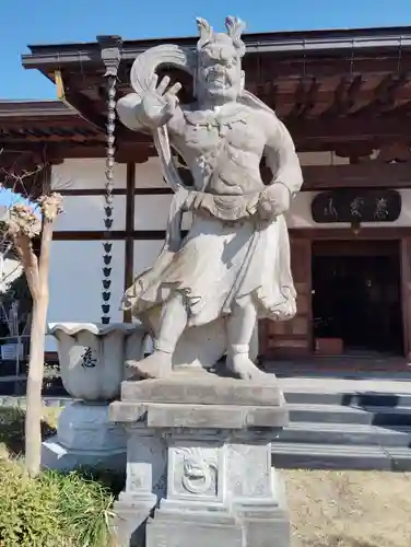 西林寺の像