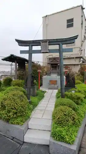 出世稲荷神社の鳥居