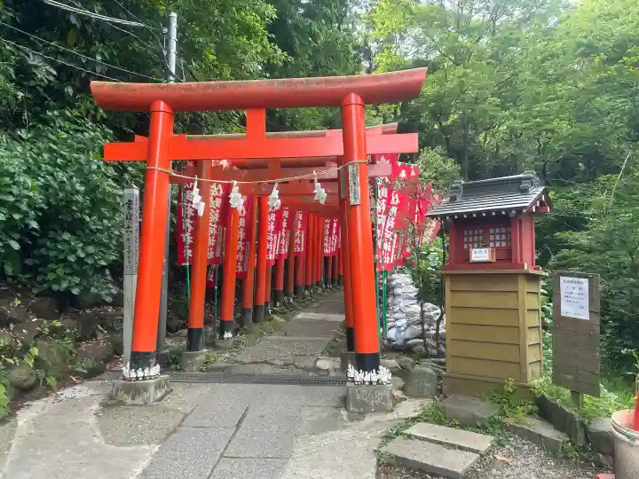 佐助稲荷神社の{uncategorized: "未分類", other: "その他", undefined: "問題あり", building: "その他建物", grave: "お墓", sacred_gate: "鳥居", guardian: "狛犬", statue: "像", buddha: "仏像", history: "歴史", nature: "自然", garden: "庭園", animal: "動物", pagoda: "塔", temizu: "手水舎", mountain_gate: "山門・神門", sanctuary: "本殿・本堂", subordinate: "末社・摂社", art: "芸術", scenery: "景色", jizo: "地蔵", ema: "絵馬", goshuin: "御朱印", omikuji: "おみくじ", items: "授与品その他", amulet: "お守り", goshuincho: "御朱印帳", eats: "食事", festival: "お祭り", votive_dance: "神楽", shichigosan: "七五三参", wedding: "結婚式", experience: "体験その他", initially: "初詣", around: "周辺", anti_infection: "感染症対策"}