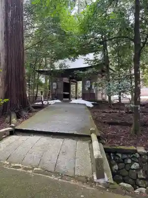 若狭彦神社(上社)の{uncategorized: "未分類", other: "その他", undefined: "問題あり", building: "その他建物", grave: "お墓", sacred_gate: "鳥居", guardian: "狛犬", statue: "像", buddha: "仏像", history: "歴史", nature: "自然", garden: "庭園", animal: "動物", pagoda: "塔", temizu: "手水舎", mountain_gate: "山門・神門", sanctuary: "本殿・本堂", subordinate: "末社・摂社", art: "芸術", scenery: "景色", jizo: "地蔵", ema: "絵馬", goshuin: "御朱印", omikuji: "おみくじ", items: "授与品その他", amulet: "お守り", goshuincho: "御朱印帳", eats: "食事", festival: "お祭り", votive_dance: "神楽", shichigosan: "七五三参", wedding: "結婚式", experience: "体験その他", initially: "初詣", around: "周辺", anti_infection: "感染症対策"}