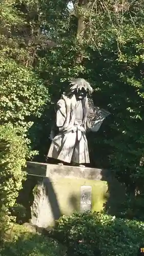 寒川神社の像