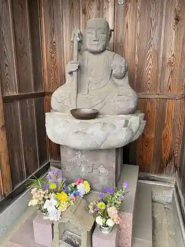 観護寺の{uncategorized: "未分類", other: "その他", undefined: "問題あり", building: "その他建物", grave: "お墓", sacred_gate: "鳥居", guardian: "狛犬", statue: "像", buddha: "仏像", history: "歴史", nature: "自然", garden: "庭園", animal: "動物", pagoda: "塔", temizu: "手水舎", mountain_gate: "山門・神門", sanctuary: "本殿・本堂", subordinate: "末社・摂社", art: "芸術", scenery: "景色", jizo: "地蔵", ema: "絵馬", goshuin: "御朱印", omikuji: "おみくじ", items: "授与品その他", amulet: "お守り", goshuincho: "御朱印帳", eats: "食事", festival: "お祭り", votive_dance: "神楽", shichigosan: "七五三参", wedding: "結婚式", experience: "体験その他", initially: "初詣", around: "周辺", anti_infection: "感染症対策"}