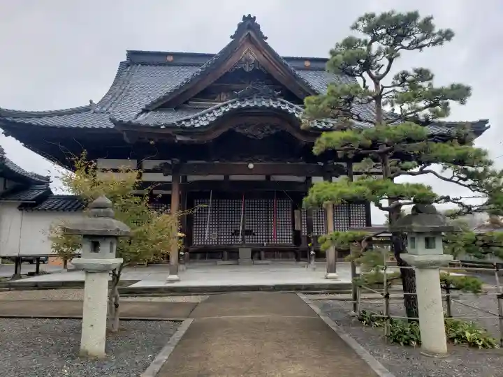 芳春寺の本殿・本堂