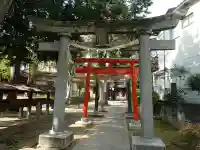 登戸稲荷神社の鳥居