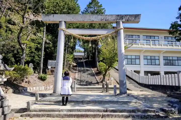 米野木神明社の{uncategorized: "未分類", other: "その他", undefined: "問題あり", building: "その他建物", grave: "お墓", sacred_gate: "鳥居", guardian: "狛犬", statue: "像", buddha: "仏像", history: "歴史", nature: "自然", garden: "庭園", animal: "動物", pagoda: "塔", temizu: "手水舎", mountain_gate: "山門・神門", sanctuary: "本殿・本堂", subordinate: "末社・摂社", art: "芸術", scenery: "景色", jizo: "地蔵", ema: "絵馬", goshuin: "御朱印", omikuji: "おみくじ", items: "授与品その他", amulet: "お守り", goshuincho: "御朱印帳", eats: "食事", festival: "お祭り", votive_dance: "神楽", shichigosan: "七五三参", wedding: "結婚式", experience: "体験その他", initially: "初詣", around: "周辺", anti_infection: "感染症対策"}