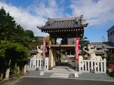 寳藏院の山門・神門
