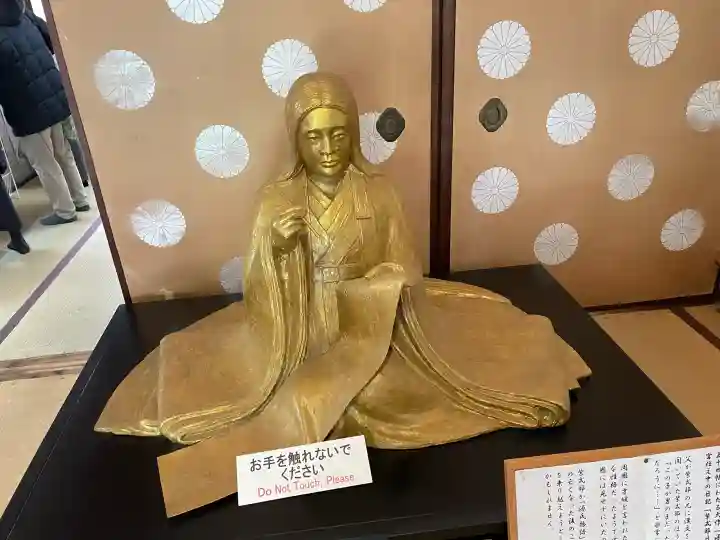 廬山寺(廬山天台講寺)の{uncategorized: "未分類", other: "その他", undefined: "問題あり", building: "その他建物", grave: "お墓", sacred_gate: "鳥居", guardian: "狛犬", statue: "像", buddha: "仏像", history: "歴史", nature: "自然", garden: "庭園", animal: "動物", pagoda: "塔", temizu: "手水舎", mountain_gate: "山門・神門", sanctuary: "本殿・本堂", subordinate: "末社・摂社", art: "芸術", scenery: "景色", jizo: "地蔵", ema: "絵馬", goshuin: "御朱印", omikuji: "おみくじ", items: "授与品その他", amulet: "お守り", goshuincho: "御朱印帳", eats: "食事", festival: "お祭り", votive_dance: "神楽", shichigosan: "七五三参", wedding: "結婚式", experience: "体験その他", initially: "初詣", around: "周辺", anti_infection: "感染症対策"}