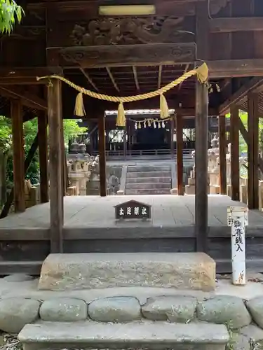 室原神社（萩原町串作）の本殿・本堂