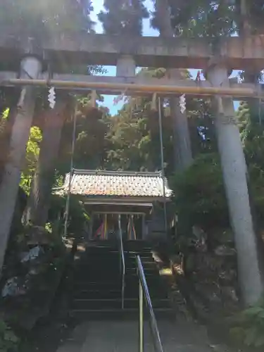 新羅神社の鳥居